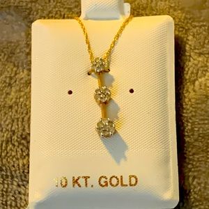 10K  .25 tw diamonds drop pendant.